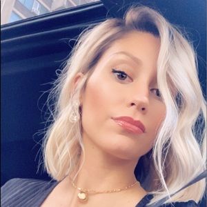 Meet your Posher, Yana